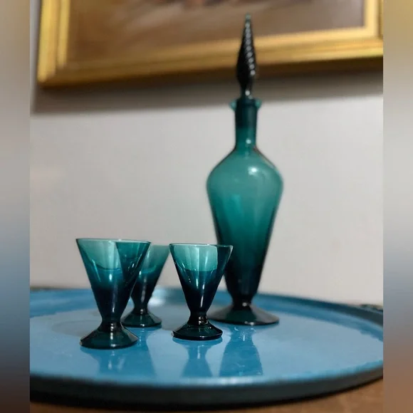 MCM Italian Empoli Teal Glass Genie Bottle Decanter w/ Stopper and 3 glasses - Picture 5 of 8